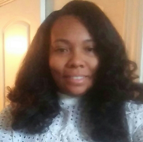 Meet your Posher, Courtney - Picture 2 of 2